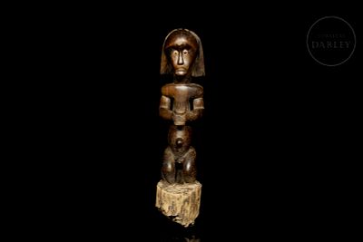 Figura relicario africana "Fang", Gab&oacute;n, 20th century. Made from wood and modelled following 
