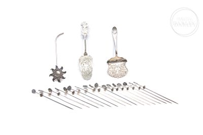 An indonesian silver-plated metal utensils, 19th - 20th century. Composed of table utensils 