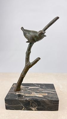 Bronce "Gorrion sobre una rama". BRONCE "Gorri&oacute;n sobre una rama" con patina parda y base de 