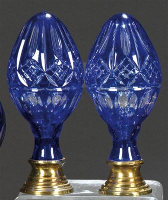 L&aacute;mpara de techo estilo Luis XVI en bronce cincelado y dorado con sartas de cristal. S. 