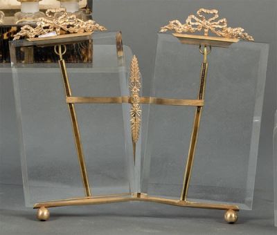 Portaretratos biselado doble h. 1900 
. Double brass and beveled glass photo frame 