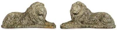 Pareja de leones de arenisca para jard&iacute;n. S. XX. 
. Pair of sandstone lions 
