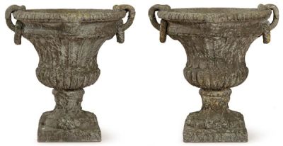 Pareja de copas de jard&iacute;n tipo Medici en arenisca para jard&iacute;n. 
. Pair 