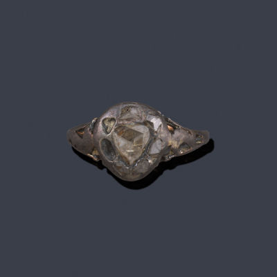 : Anillo con diamantes talla antigua y rosa de aprox. 0,70 ct en total. S. XIX. Anillo con 