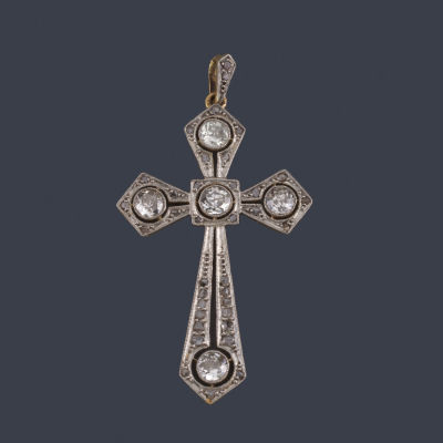 : Cruz con diamantes talla antigua de aprox. 1,00 ct en total en montura de oro amarillo de 18K 