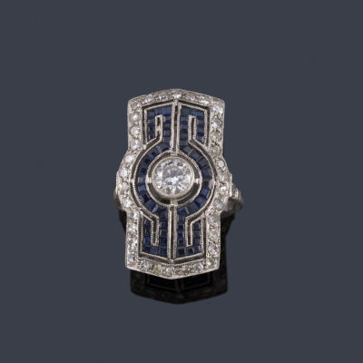 : Anillo lanzadera con un diamante talla antigua de aprox. 0,65 ct con zafiros calibrados y 
