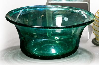 : Gran cuenco de cristal mallorqu&iacute;n soplado de Gordiola esmaltado en verde. Gran cuenco de 