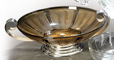 : Centro Art Deco en cristal moldeado y metal cromado Francia h. 1920. Centro Art Deco en 