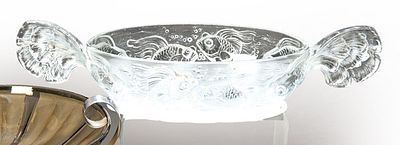: Centro de mesa de cristal prensado de Verlys, Francia h. 1935-40. Con decoraci&oacute;n de peces y 