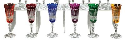 : Juego de seis copas de champ&aacute;n altas de cristal de Bohemia tallado y esmaltado de colores. Jue 