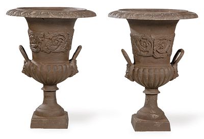 : Pareja de copas tipo Medici en hierro colado y patinado para jard&iacute;n. Pareja de copas tipo 