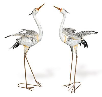 : Pareja de grullas de metal pintado para jard&iacute;n. Pareja de grullas de metal pintado para 