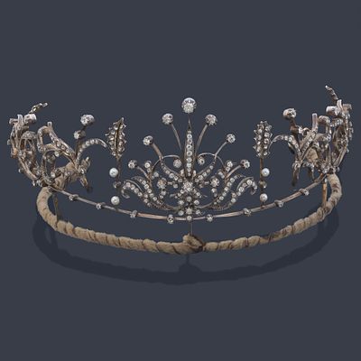 : MAPPIN & WEBB Ltd, London. Exquisita tiara con diamantes talla 'old cut european' y rosa de 
