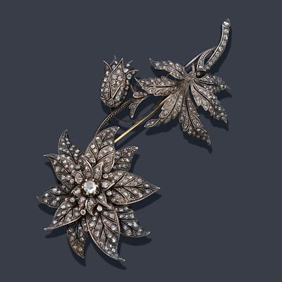 : Broche con dise&ntilde;o floral enriquecido con diamantes talla rosa y holandesa de aprox. 7,35 ct 