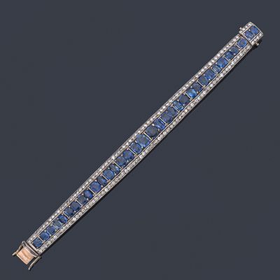 : Importante pulsera con banda central de zafiros talla oval de aprox. 40,00 ct en total con 