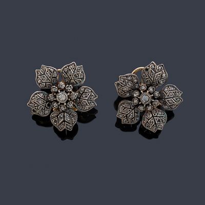 : Pendientes en forma de flor con diamantes talla rosa, sig. XIX. Pendientes en forma de flor 