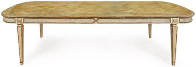 : Mesa de comedor Luis XVI con tapa rectangular con esquinas redondeadas, con canto en moldura 
