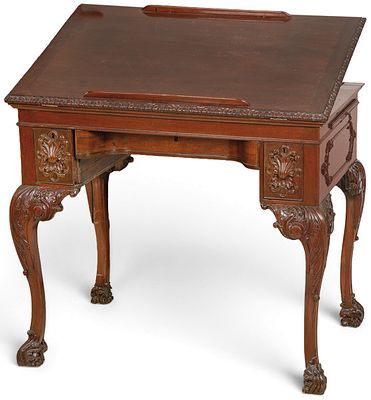 : Mesa de arquitecto estilo Don Joao en madera de caoba tallada tallada, con tapa regulable y 