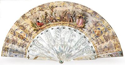 : Abanico isabelino con varillaje de n&aacute;car tallado con decoraci&oacute;n dorada S. XIX. Abanico 