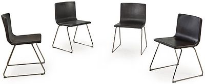 : Ola Wihlborg para IKEA 2008 Conjunto de cuatro sillas modelo Bernhard est&aacute;n construidas con 
