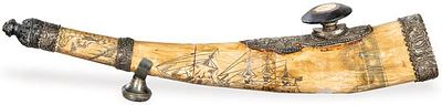 : Pipa de opio china de hueso laminado y plata con decoraci&oacute;n pirogragbada de estilo europeo 