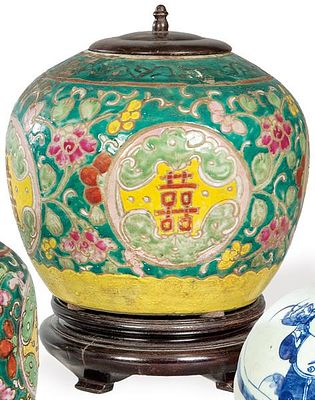 : Bote de jengibre en porcelana china azul y blanco, Dinast&iacute;a Qing S. XIX. Bote de jengibre en 