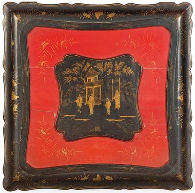 : Caja para mant&oacute;n de Manila de madera lacada en negro y rojo con decoraci&oacute;n dorada, China ff. 