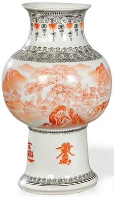 : Jarr&oacute;n de porcelana china en negro y rojo de cobre, con marca ap&oacute;crifa de Qianlong, Periodo 
