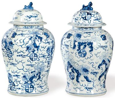 : Pareja de tibores de porcelana china azul y blanco con marca de cuatro caracteres en la base 