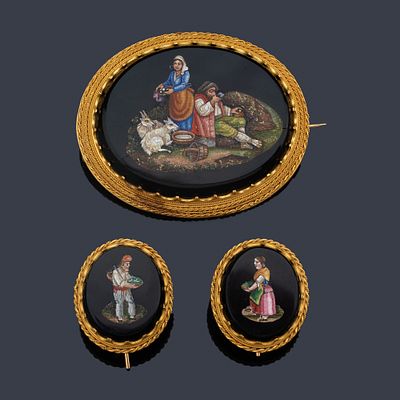 : Broche y pendientes largos con dise&ntilde;o de micromosaico con escena pastoril. Ppios S. XX. Broche 