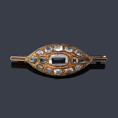 : Broche sig. XIX presenta dise&ntilde;o navette con diamantes talla holandesa. Broche sig. XIX 