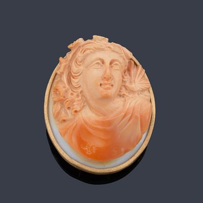 : Broche - colgante con motivo de camafeo con busto femenino cl&aacute;sico realizado en coral tallado. 