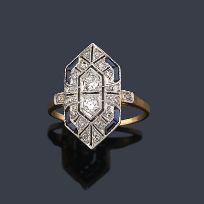: Anillo lanzadera con diamantes talla sencilla y zafiros calibrados en montura de oro amarillo 
