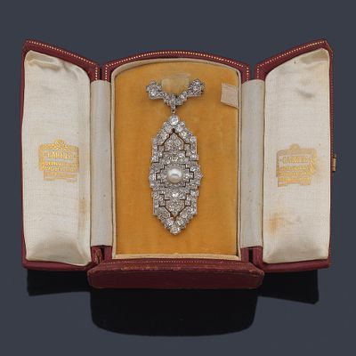 : CARTIER Importante broche solapa-colgante convertible en broche placa &eacute;poca 'art dec&oacute;' 