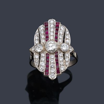 : Anillo lanzadera con tres brillantes centrales de aprox. 0,35 ct en total y bandas de 