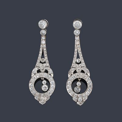 : Pendientes largos con brillantes de aprox. 2,60 ct en total. Pendientes largos con brillantes 