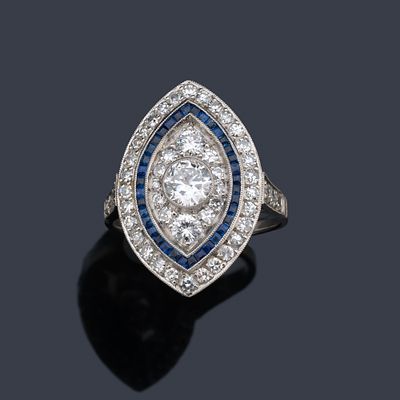 : Anillo lanzadera con brillante central de aprox. 0,40 ct con doble orla de brillantes de 