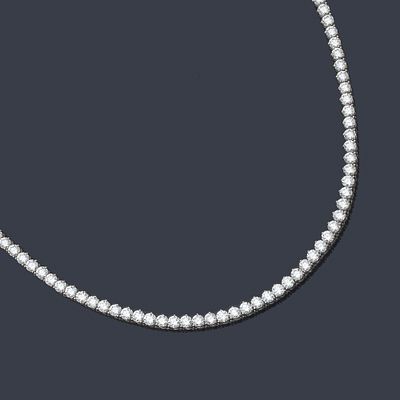 : Collar rivi&egrave;re con brillantes de aprox. 14,05 ct en total en montura de oro blanco de 18K. Col 