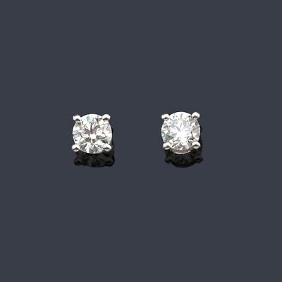 : Dormilonas con pareja de brillantes de aprox. 1,00 ct en total. Dormilonas con pareja de 