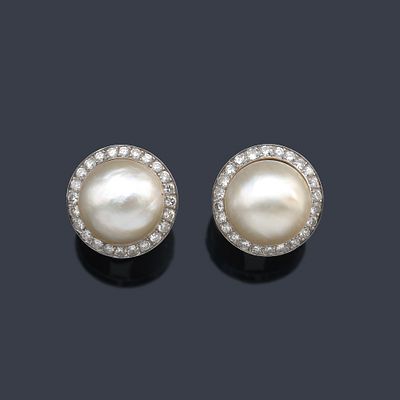 : Pendientes perlas Mabe con orla de brillantes de aprox. 1,50 ct. Pendientes perlas Mabe con 