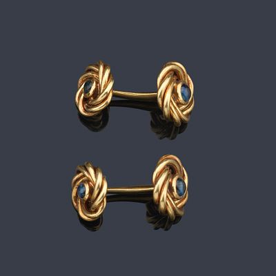 : Gemelos dobles tipo nudo en oro amarillo de 18K con zafiros en cabuj&oacute;n. Gemelos dobles tipo 