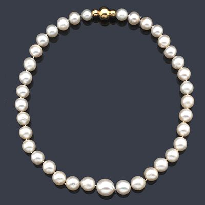 : Collar de perlas australianas en disminuci&oacute;n de aprox. 10 - 15,70 mm con cierre en oro 