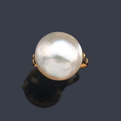 : Anillo en oro rosa de 18K con perla Mabe de 15 mm. Anillo en oro rosa de 18K con perla Mabe 