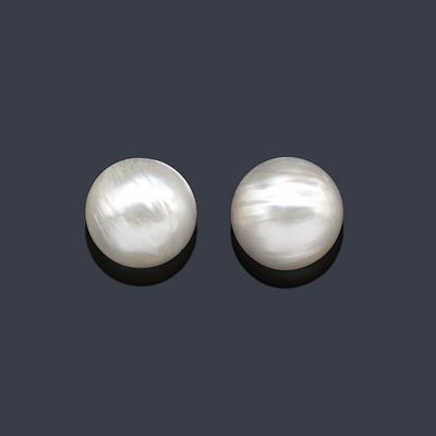 : Pendientes cortos con perlas Mabe de aprox. 17,80 mm. en montura de oro rosa de 18K. Pendiente 