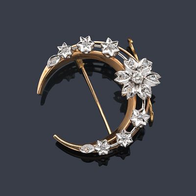 : Broche en forma de media luna con brillantes en oro de 18 K y platino. Broche en forma de 
