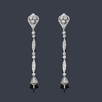 : Montura de pendientes largos en oro blanco de 18 K con brillantes de aprox. 1,50 ct. Montura 