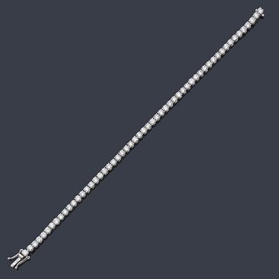 : Pulsera rivi&egrave;re con banda de brillantes de aprox. 5,50 ct en total. Pulsera rivi&egrave;re con banda 