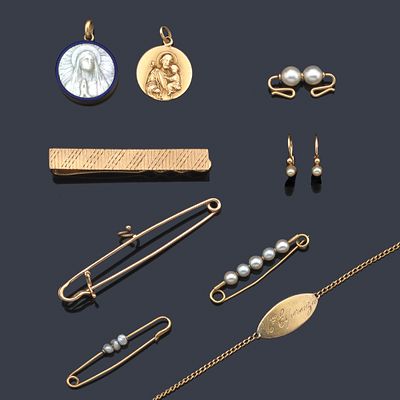 : Lote de joyas en oro amarillo de 18 K. Lote de joyas en oro amarillo de 18 K. Consta de 
