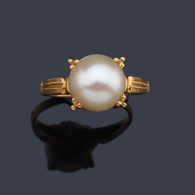 : Anillo con perla de aprox. 9,00 ct en montura de oro amarillo de 18K. Anillo con perla de 