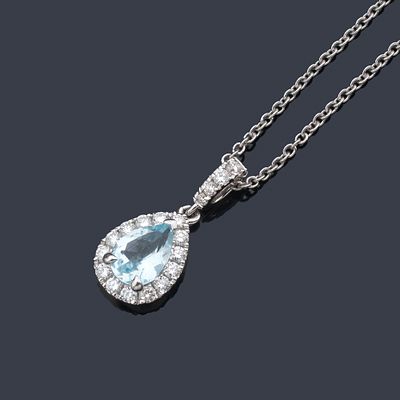 : SUAREZ Colgante con aguamarina talla perilla con orla de brillantes de aprox. 0,18 ct en total. 
